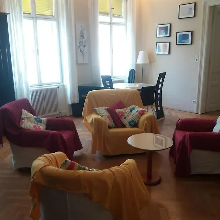 Geraeumige Zentrumsnahe Altbauwohnung Apartmán Vídeň