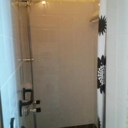 Geraeumige Zentrumsnahe Altbauwohnung Vídeň