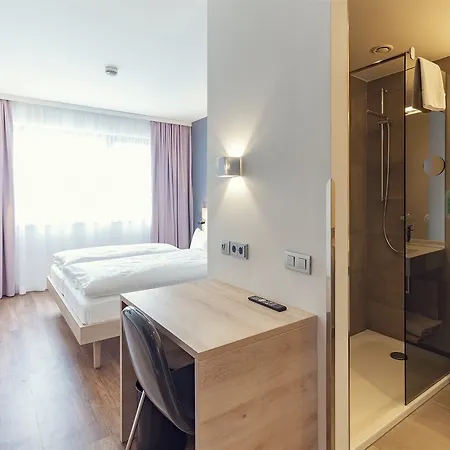 Hotel Plaza Gasometer 4*