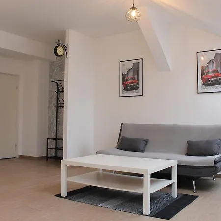 Urban-style-rooftop-apartment