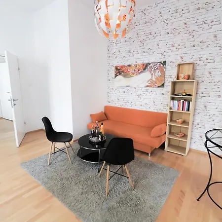 Lights - Meidling Apartment *