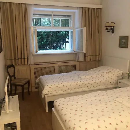 Exquisites Gartenapartment In Eleganter Jugendstilvilla *