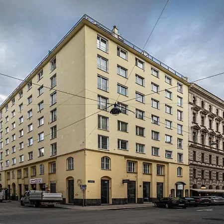 Апартаменты 1010 *