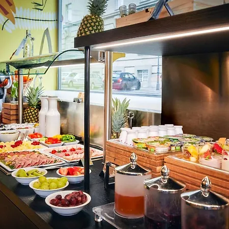 Adagio City Aparthotel 4*