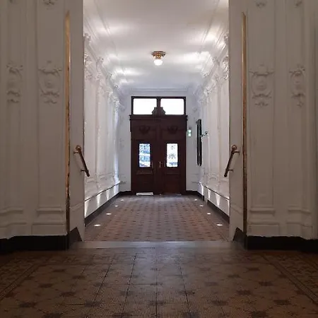 Downtown Apartment *