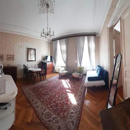 Downtown Apartment *