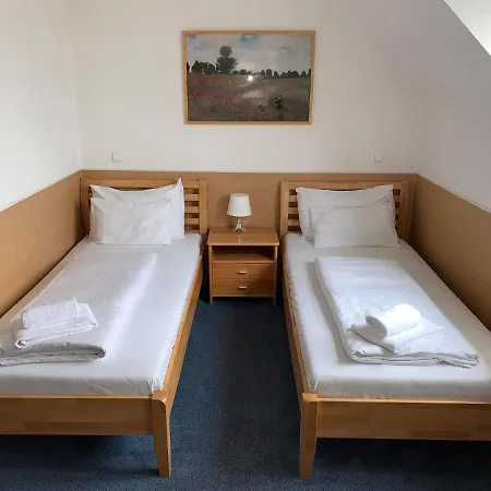 Hotel Donaustadt Kagran - At Metro U1