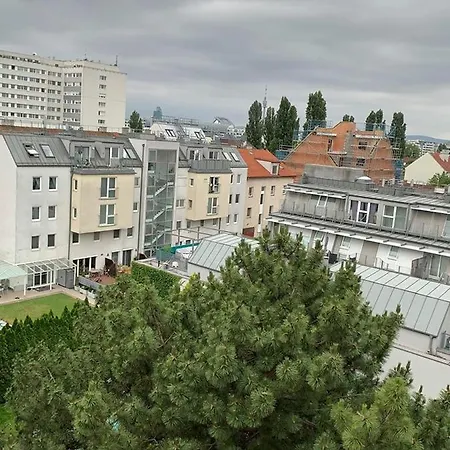Donaustadt Kagran - At Metro U1 Hotel 3*