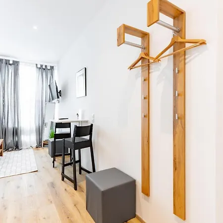 Budget West With Shared Kitchen Daire