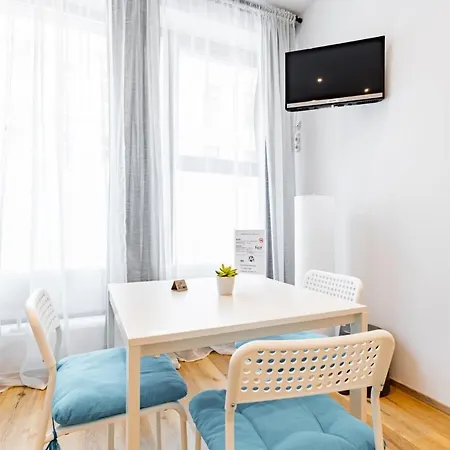 Budget West With Shared Kitchen Apartment