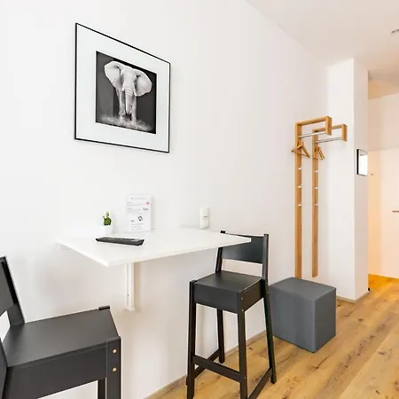 Daire Budget West With Shared Kitchen