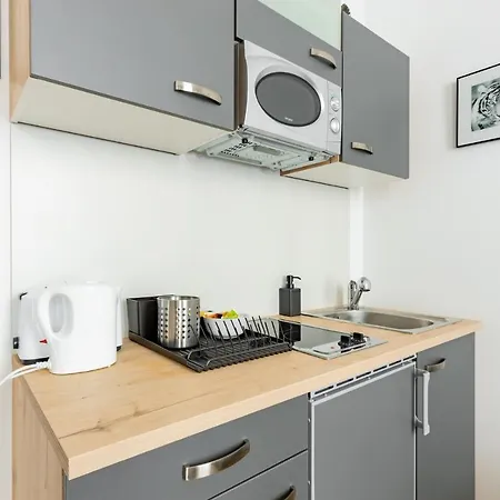Budget West With Shared Kitchen Apartment *