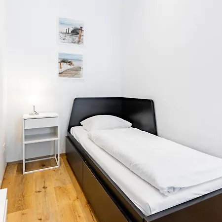 Budget West With Shared Kitchen Apartment