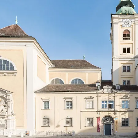 Gasthof Benediktushaus Im Schottenstift 3*