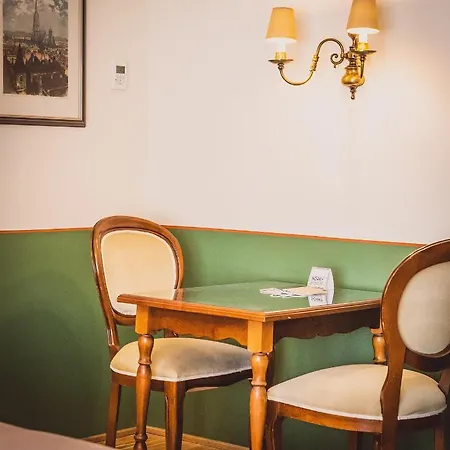 Henri Siebterbezirk Hotel 4*