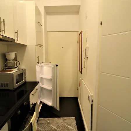 Small Studio Close To Center