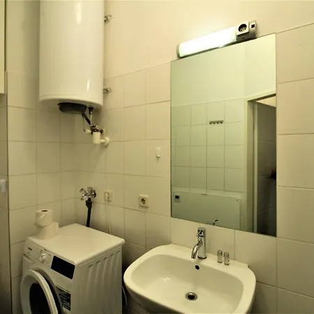 Small Studio Close To Center *