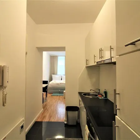 Small Studio Close To Center *