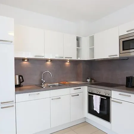 4 Beds And - Contactless Check-in Apartment *