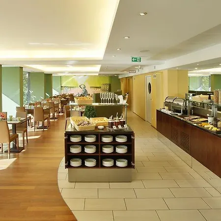 מלון Courtyard By Marriott Schoenbrunn