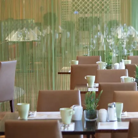 Courtyard By Marriott Schoenbrunn Hotell 4*