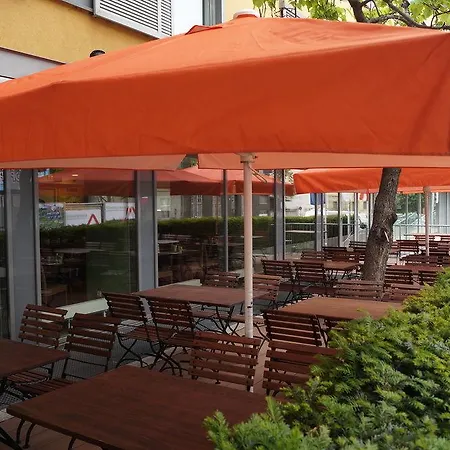 Courtyard By Marriott Schoenbrunn 4*
