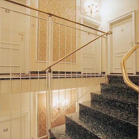 Hotel Henri Siebterbezirk 4*