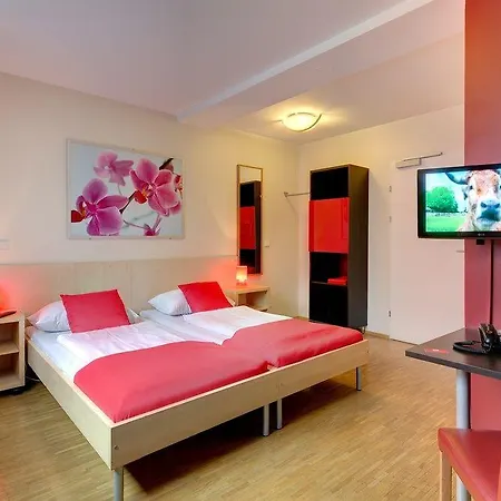 Hotel Meininger Hauptbahnhof 3*