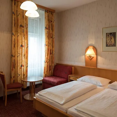Admiral Hotel 3*