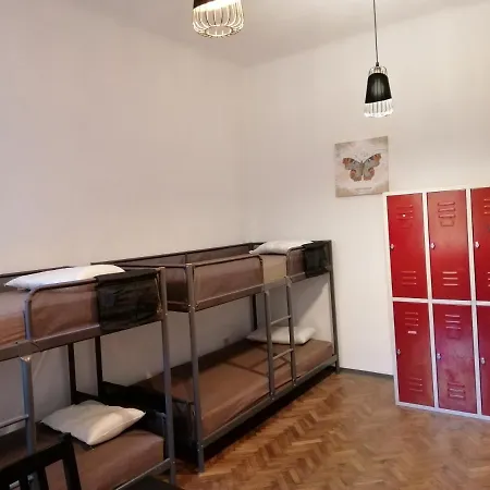 Хостел Max Out Вена