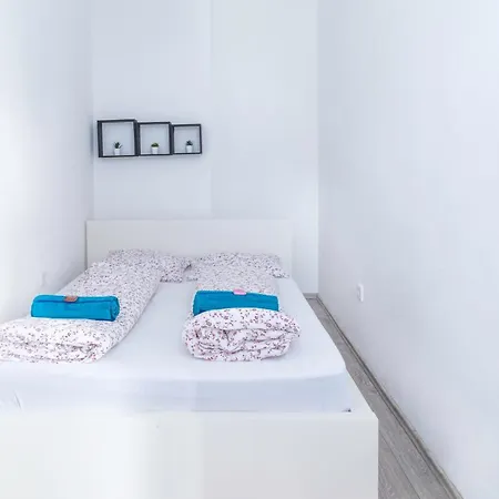 Apartment New & Marzstrasse With Own Exit To The Inner Garden *