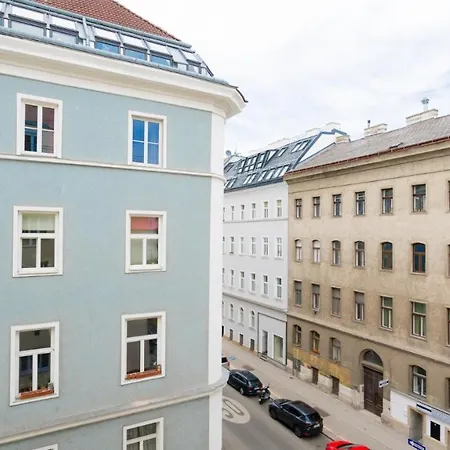 | Rent Now From 1 Week: Furnished 1 Bedroom In 1020 *