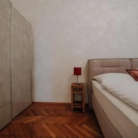 Karmelita Apartment *