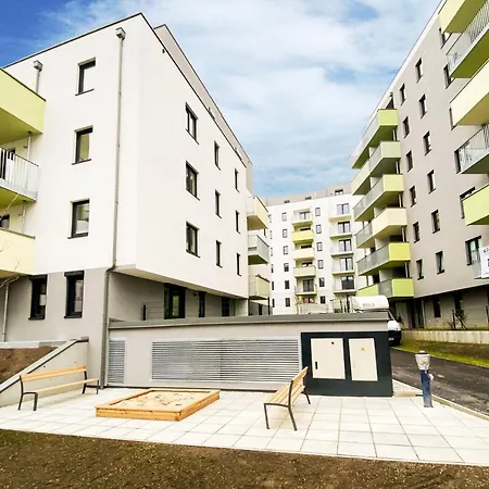 Apartment & Cozy - 15 Min To Center *