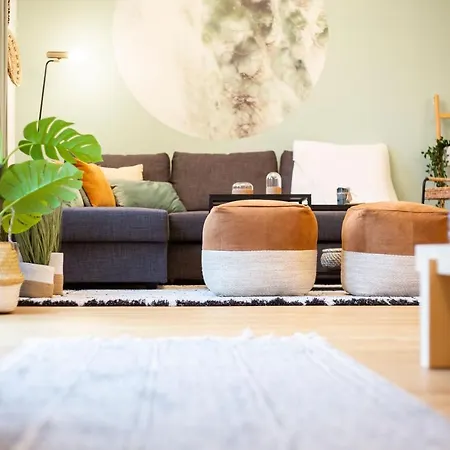 Apartment & Cozy - 15 Min To Center
