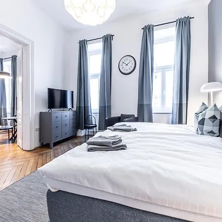 Eddie's Design Apartment *