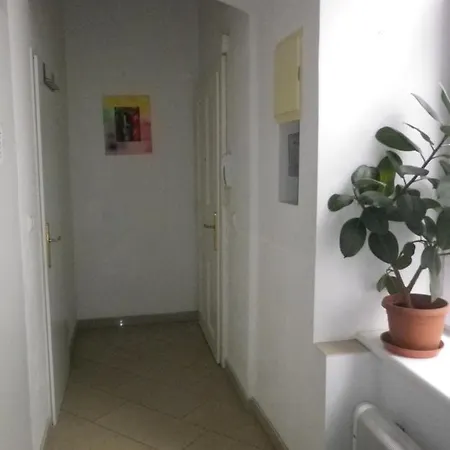 Dahlia Apartment *