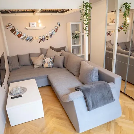Cozy Modern Nest In The Heart Of With Netflix *