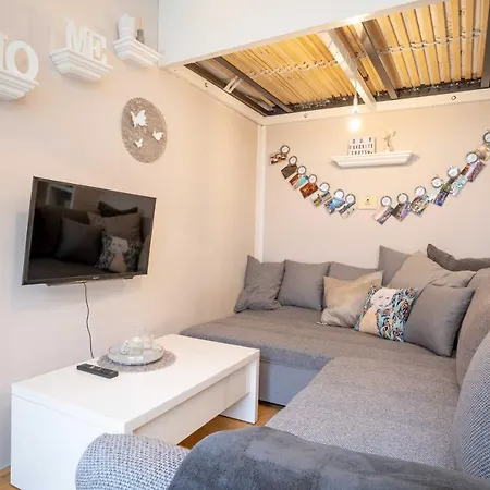 Cozy Modern Nest In The Heart Of With Netflix *