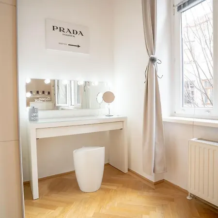 Apartment Cozy Modern Nest In The Heart Of With Netflix *