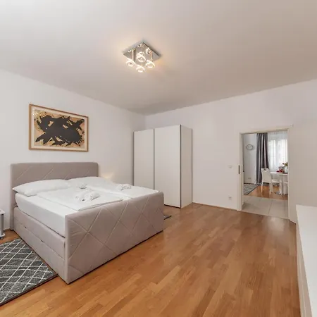 Krongasse Apartmán *