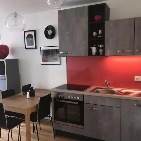Red Flower With Pool - 5 Min To Apartment