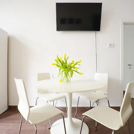 Wonderful Big Near Yppen Market Apartment