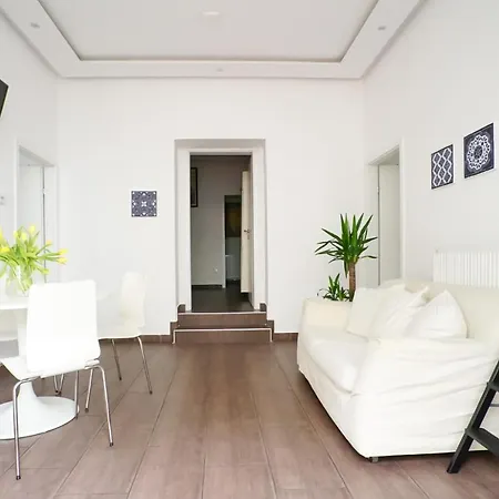Wonderful Big Near Yppen Market * Vienna