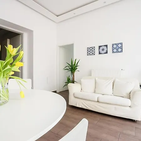 Wonderful Big Near Yppen Market * Vienna