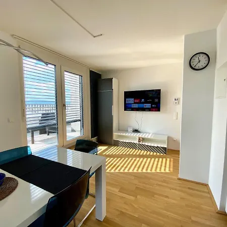 Apartment Sonnenwohnen Penthouse Direkt Bei U-bahn Und Therme Mit Anbindung Ins Zentrum Vienna