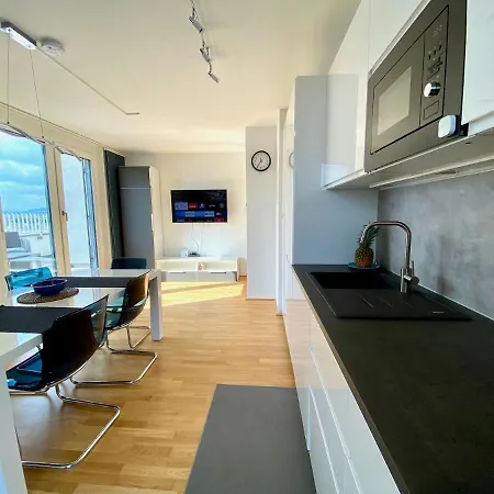 Sonnenwohnen Penthouse Direkt Bei U-bahn Und Therme Mit Anbindung Ins Zentrum