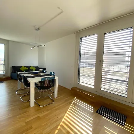Sonnenwohnen Penthouse Direkt Bei U-bahn Und Therme Mit Anbindung Ins Zentrum * Vienna