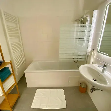 Apartment Sonnenwohnen Penthouse Direkt Bei U-bahn Und Therme Mit Anbindung Ins Zentrum