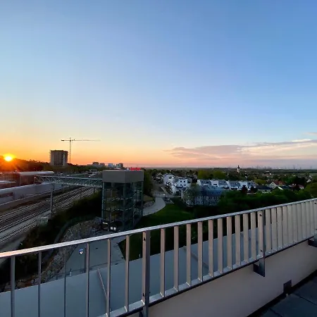 Sonnenwohnen Penthouse Direkt Bei U-bahn Und Therme Mit Anbindung Ins Zentrum * Vienna